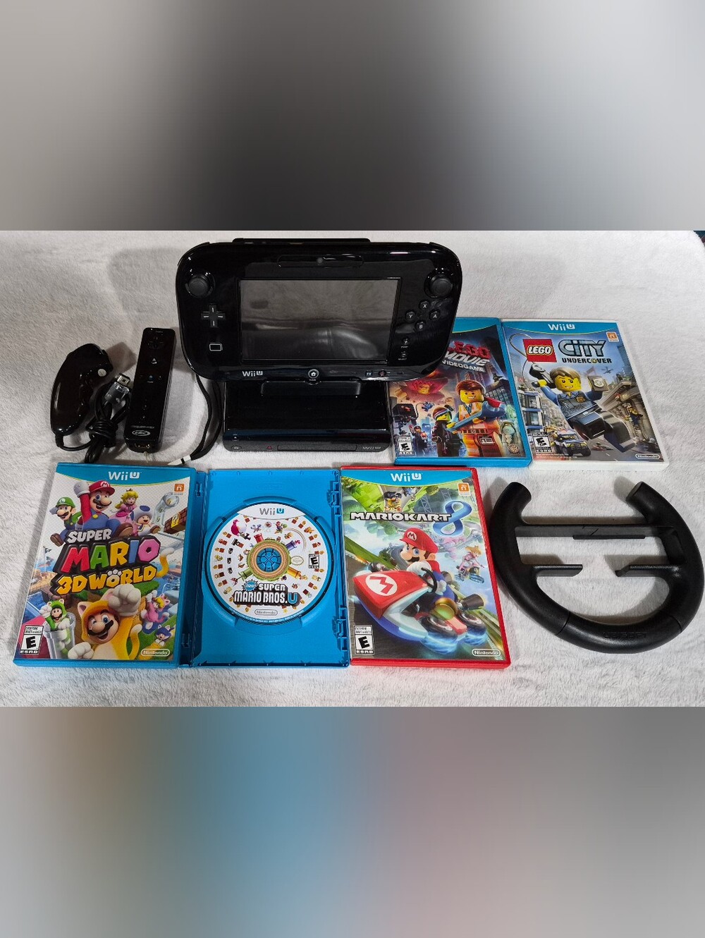 Nintendo Wii U MARIO BUNDLE - 32GB Black Console + 5 Wii U Games + Remote/cords